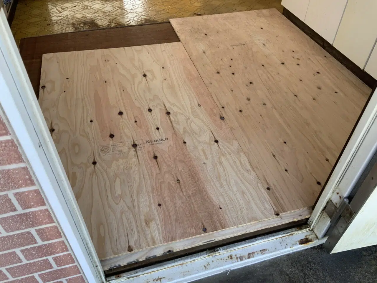 木材洗浄と交換