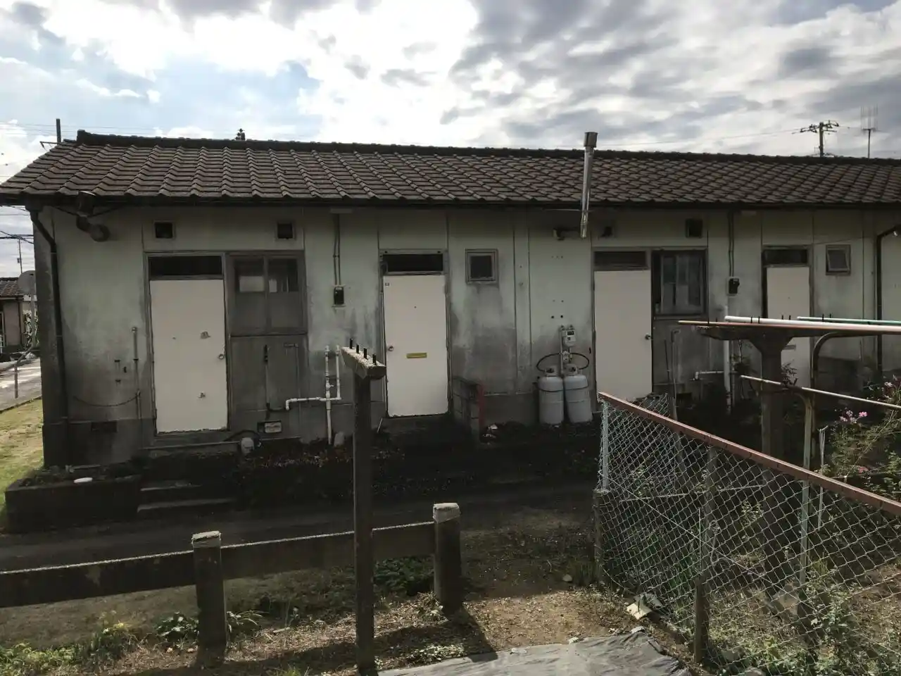 茨城県ひたちなか市の市営住宅で行った孤独死現場の特殊清掃と遺品整理の作業前の様子