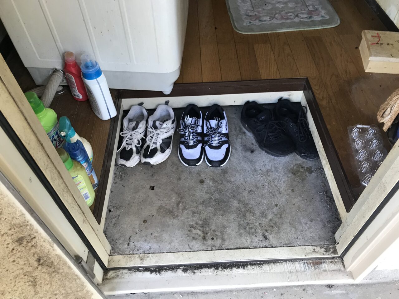 ひたちなか市の孤独死現場で遺品整理と特殊清掃を開始する直前の室内の状況