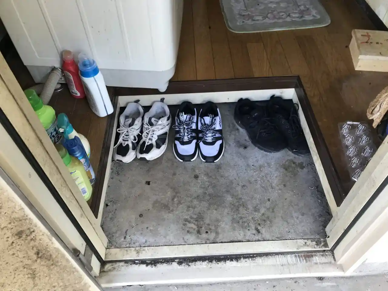 ひたちなか市の孤独死現場で遺品整理と特殊清掃を開始する直前の室内の状況
