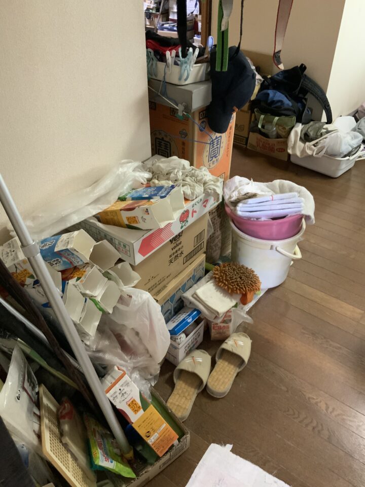 2DKの部屋で孤独死をして特殊清掃の高額請求に合った部屋の様子